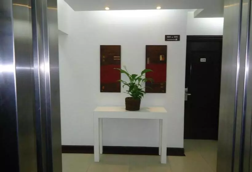 فندق De La Plaza