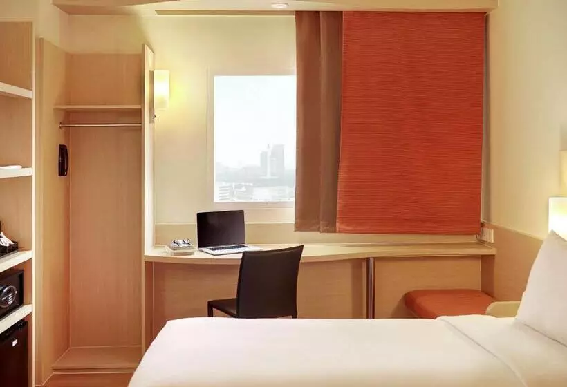 ホテル Ibis Jakarta Harmoni