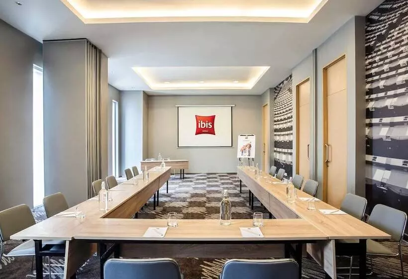 ホテル Ibis Jakarta Harmoni