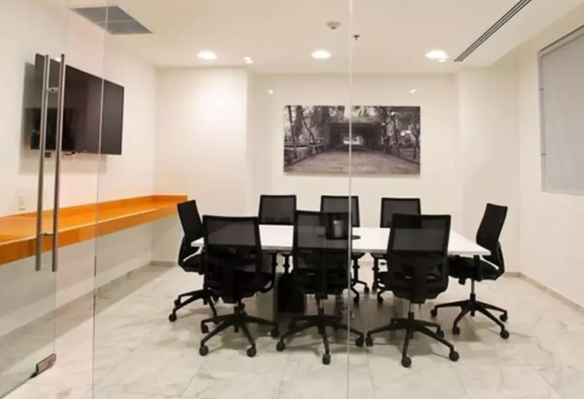 Отель One Periferico Sur