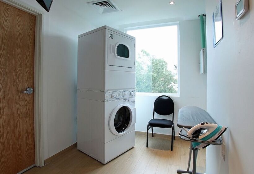 ホテル One Periferico Sur