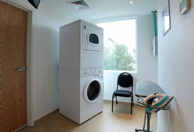 Отель One Periferico Sur