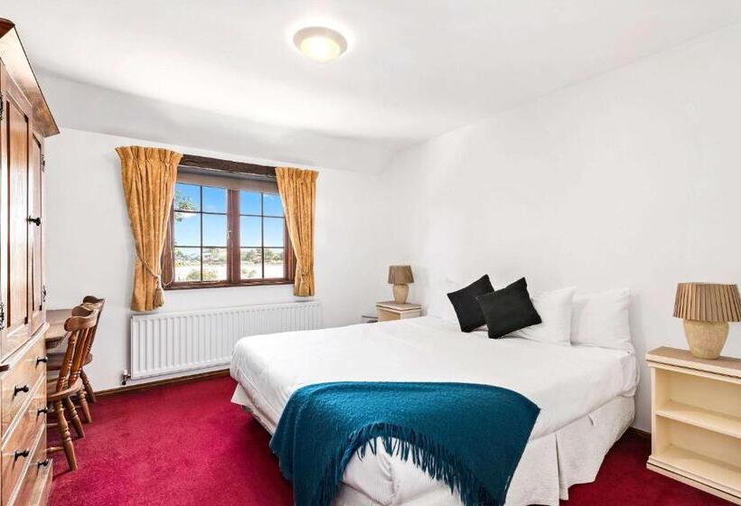 The Honest Lawyer, Ascend Hotel Collection