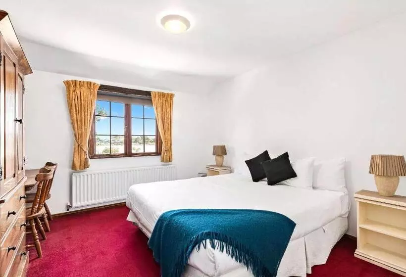 The Honest Lawyer, Ascend Hotel Collection