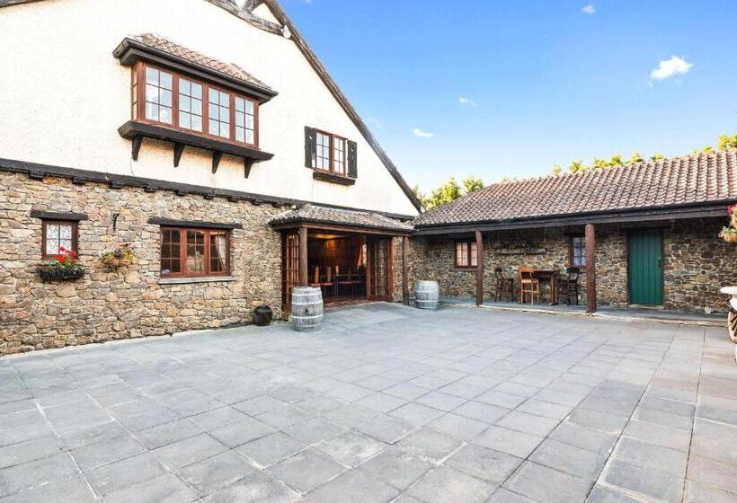 The Honest Lawyer, Ascend Hotel Collection