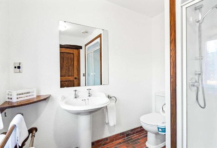 The Honest Lawyer, Ascend Hotel Collection