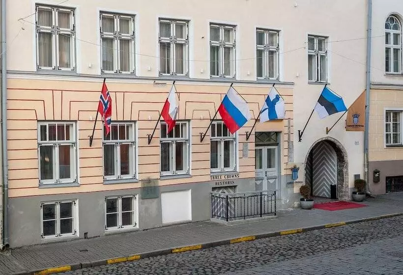 هتل Three Crowns Residents