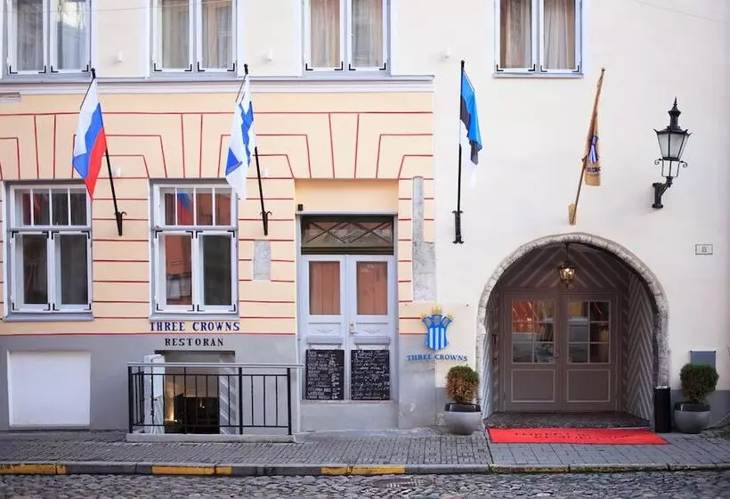 هتل Three Crowns Residents