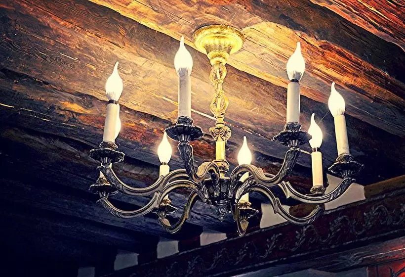 هتل Three Crowns Residents