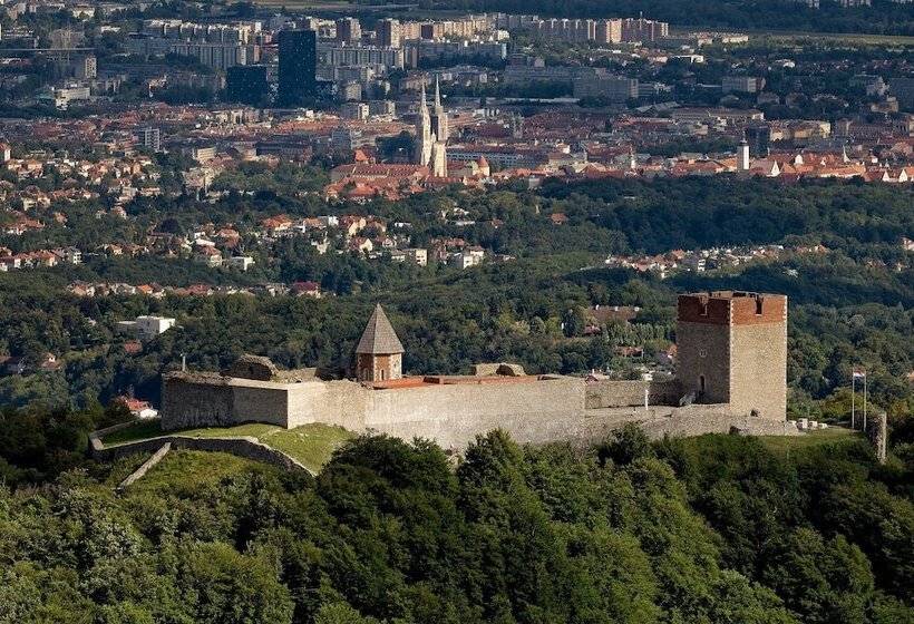 בית מלון כפרי Tomislavov Dom