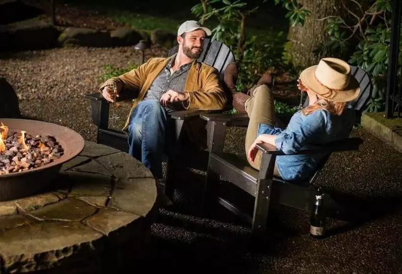 فندق على الطريق 200 Main