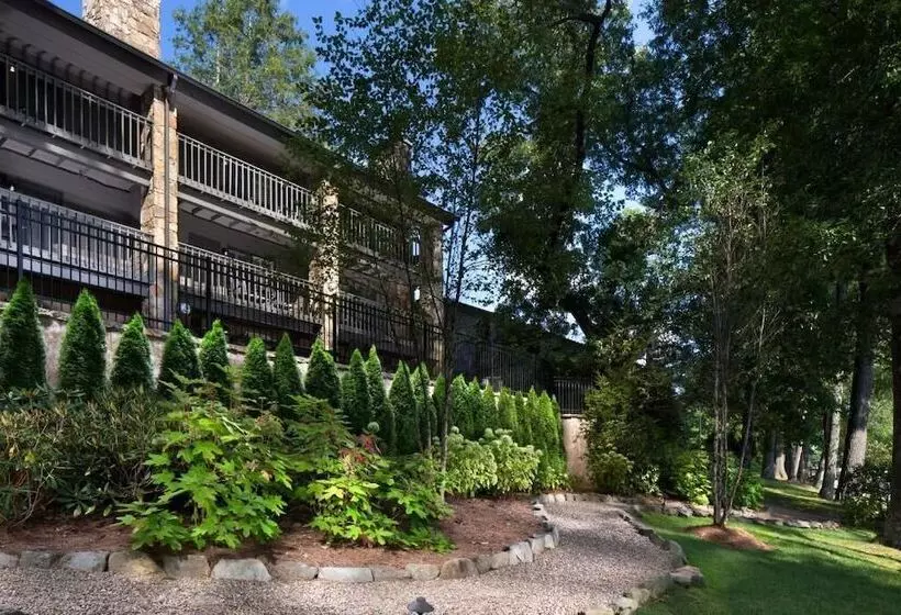 فندق على الطريق 200 Main