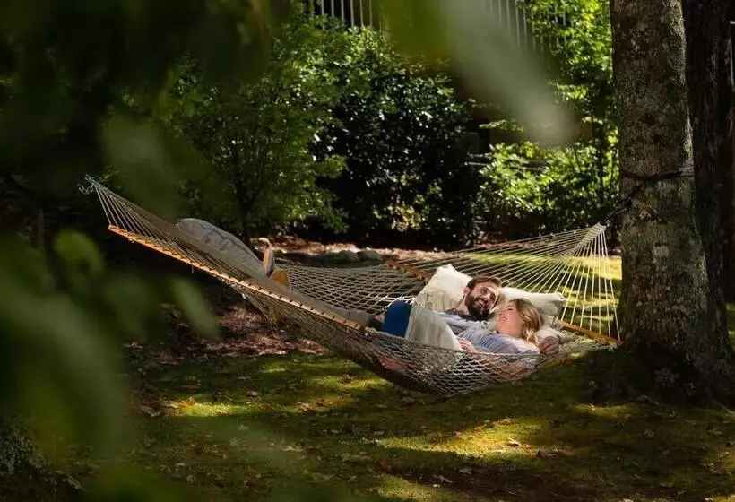 فندق على الطريق 200 Main