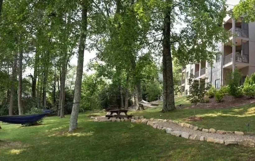 فندق على الطريق 200 Main