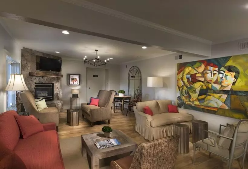 فندق على الطريق 200 Main