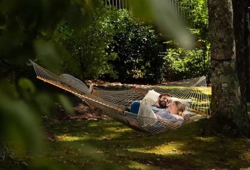 فندق على الطريق 200 Main