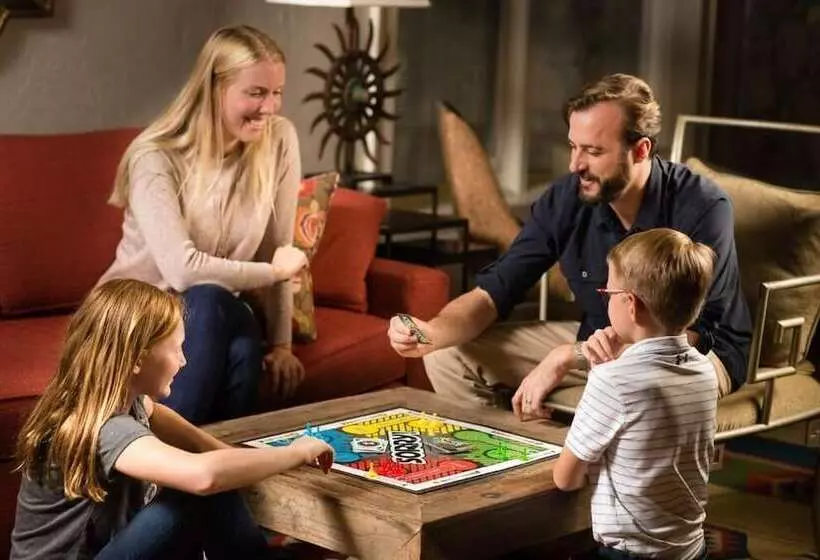 فندق على الطريق 200 Main