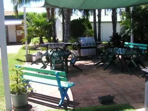 모텔 Tommo's Motor Lodge