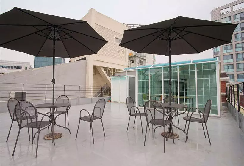 Panzió Dh Sinchon Guesthouse