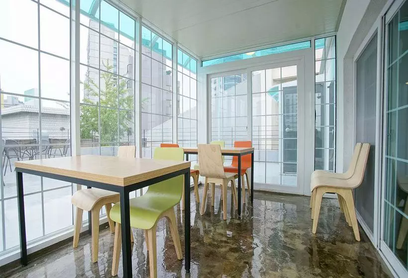 Panzió Dh Sinchon Guesthouse