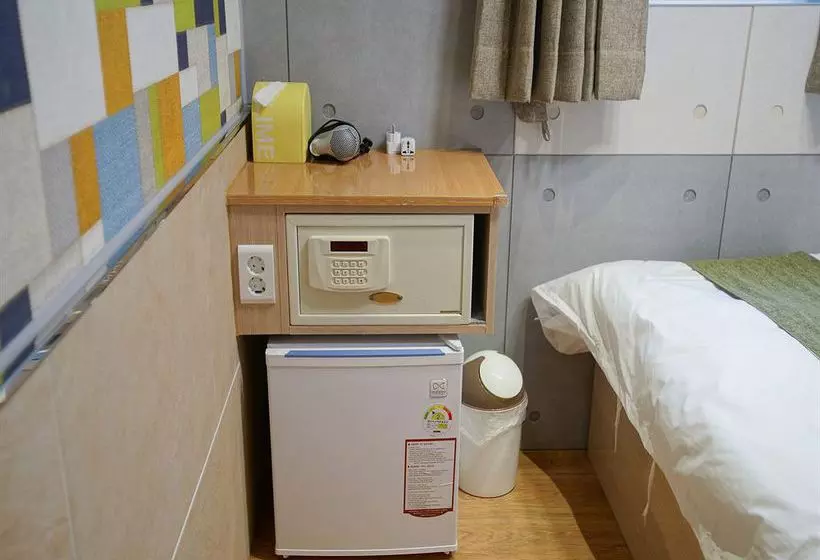 Panzió Dh Sinchon Guesthouse