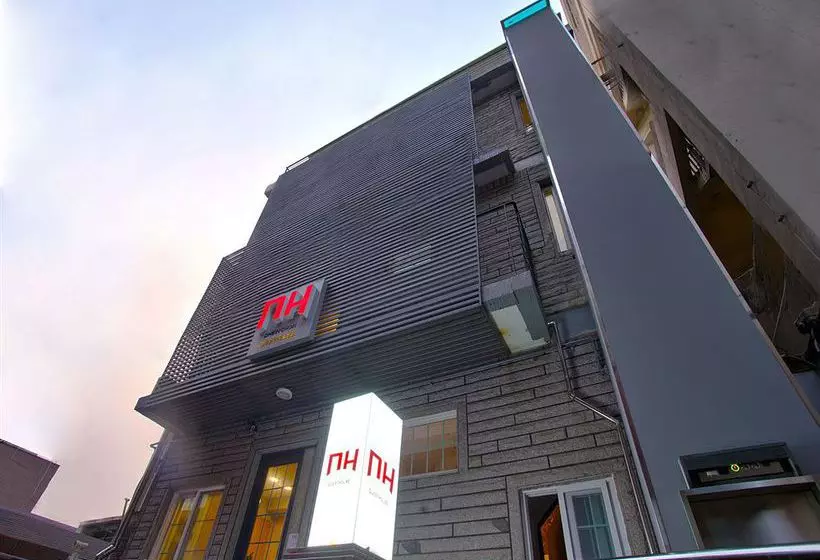 Panzió Dh Sinchon Guesthouse