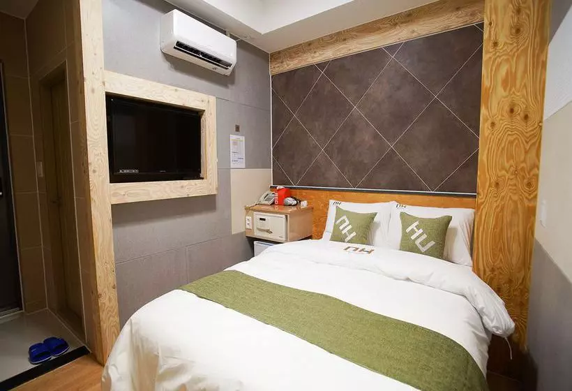 Panzió Dh Sinchon Guesthouse