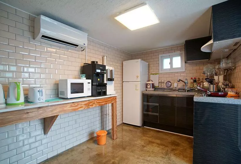 Panzió Dh Sinchon Guesthouse