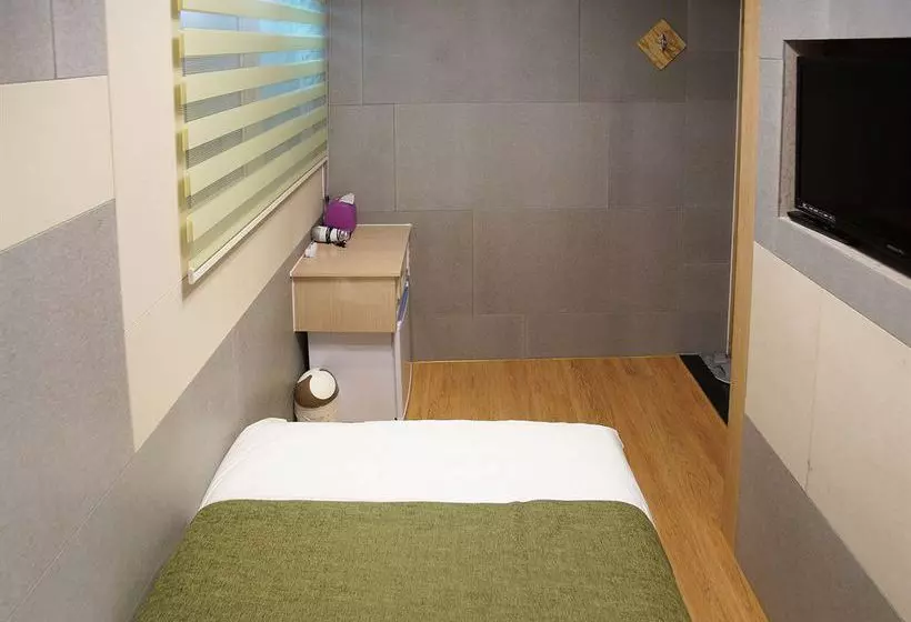 Panzió Dh Sinchon Guesthouse