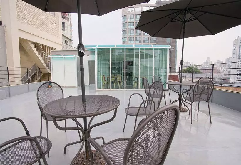 Panzió Dh Sinchon Guesthouse