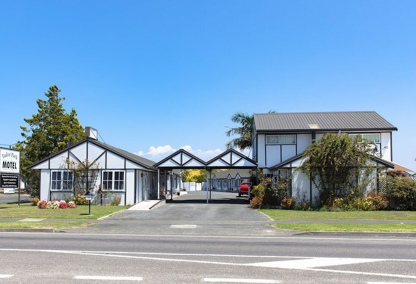 Tudor Park Motel