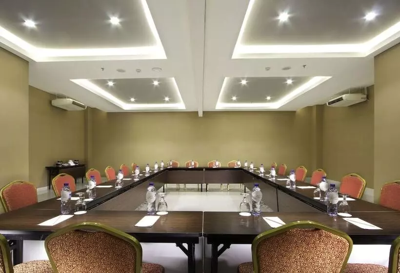 Whiz Prime Hotel Kelapa Gading