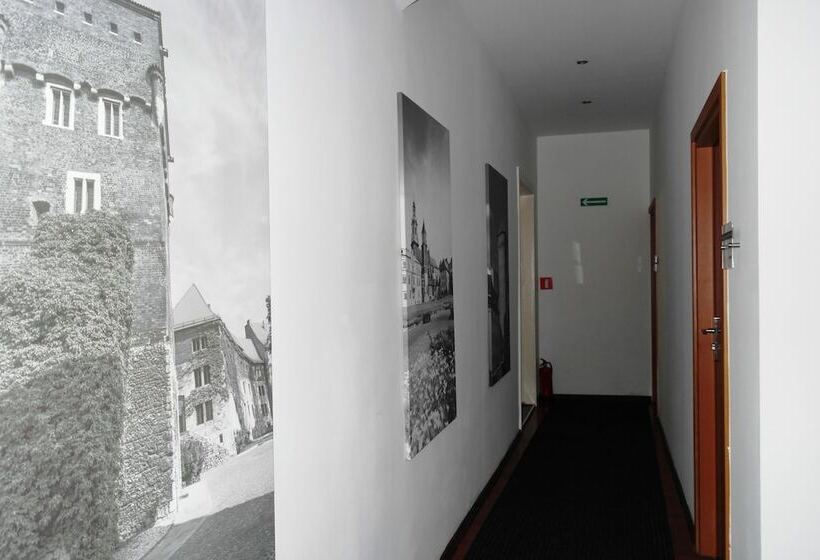 הוסטל Krakow Apartments & Rooms