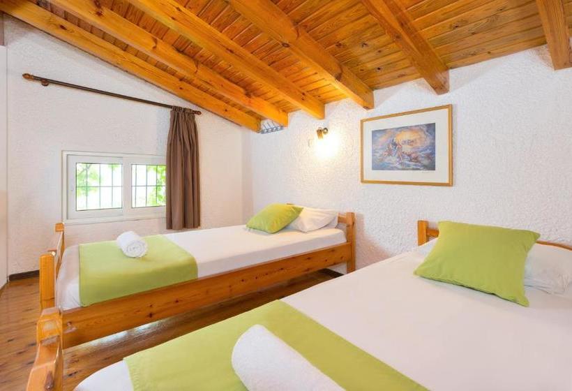 Elefteria Apts & Suites