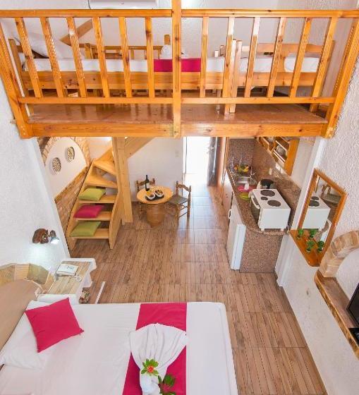 Elefteria Apts & Suites