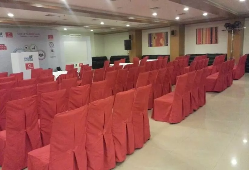 Hi5 Hotel & Experience