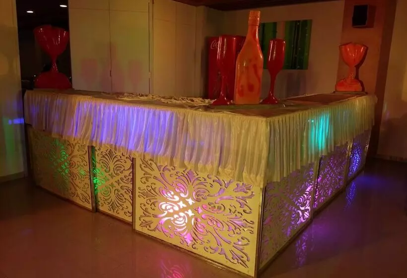 Hi5 Hotel & Experience
