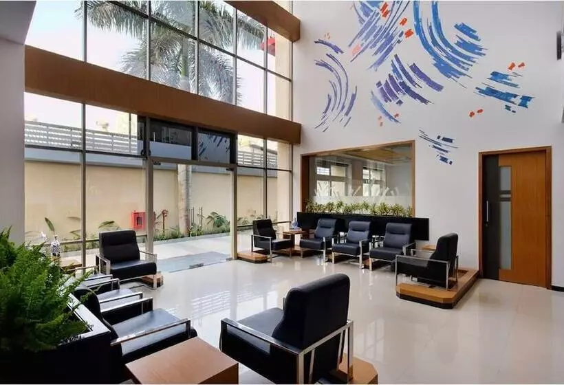 Hi5 Hotel & Experience