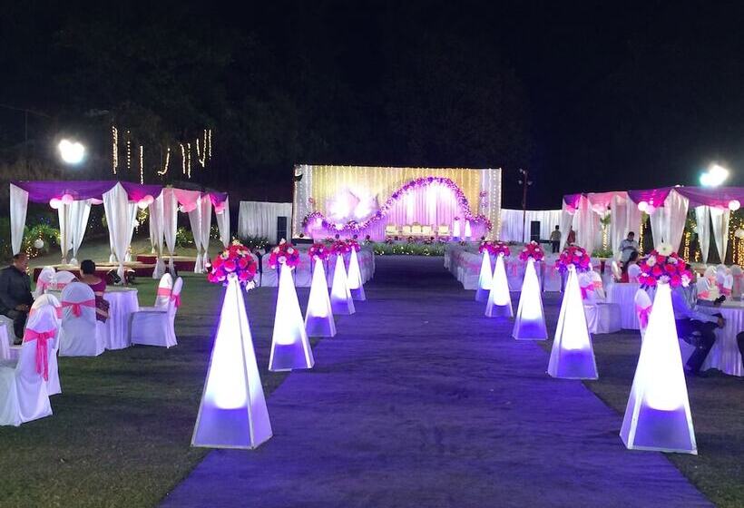 Hotel The Lagoona Resort