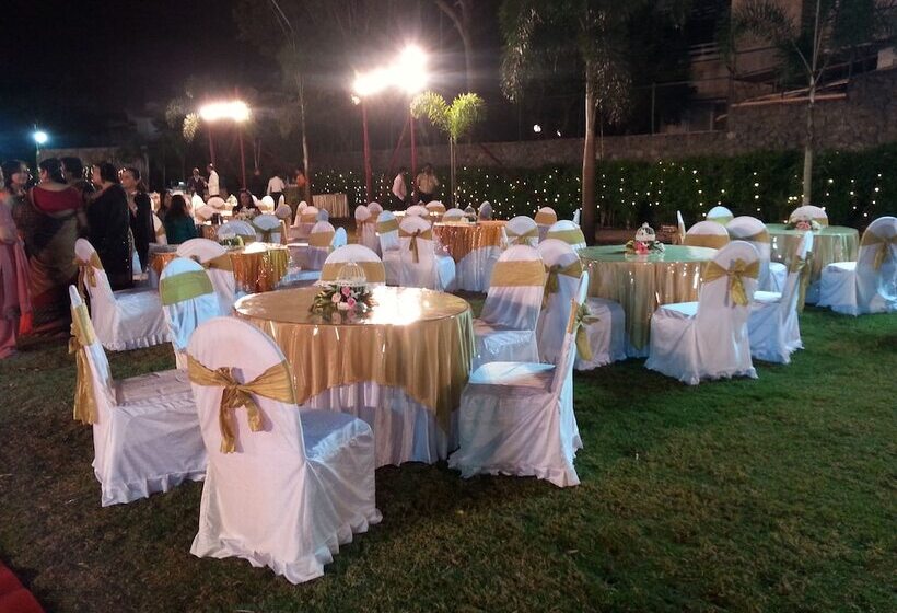 Hotel The Lagoona Resort