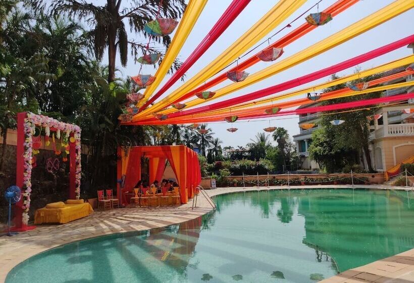 Hotel The Lagoona Resort