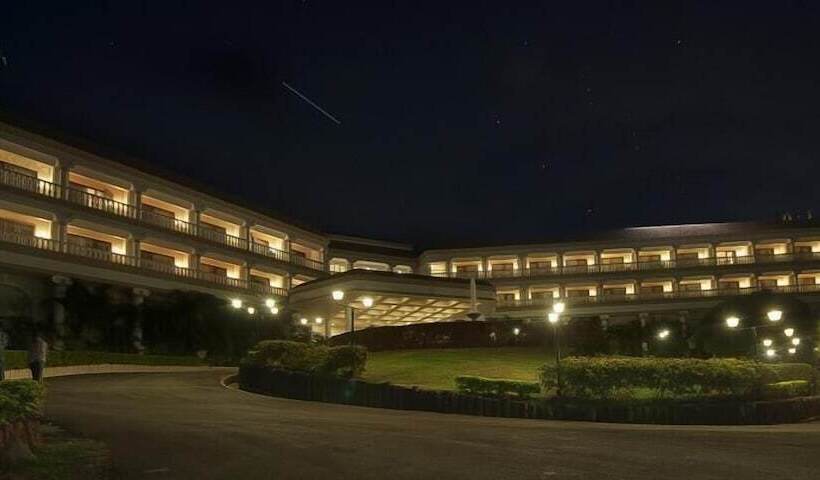 Hotel The Lagoona Resort