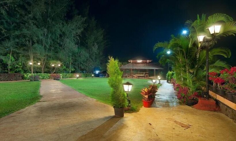 Hotel The Lagoona Resort