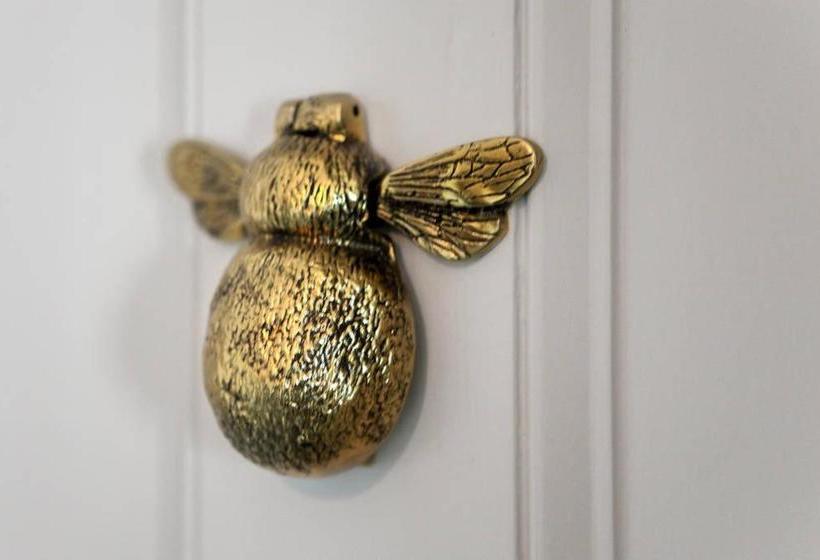 فندق Queens Arms