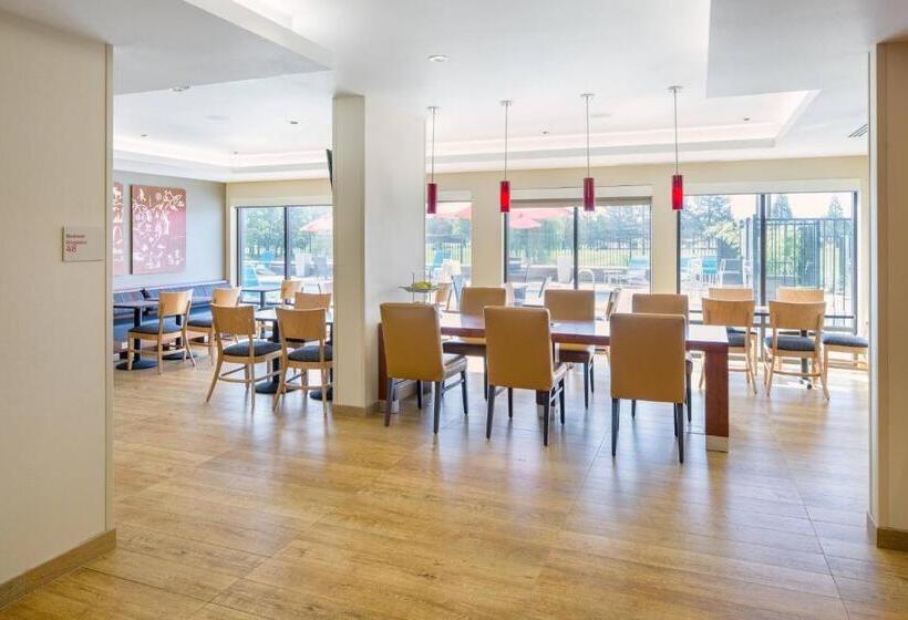 Отель Towneplace By Marriott Suites Portland Vancouver