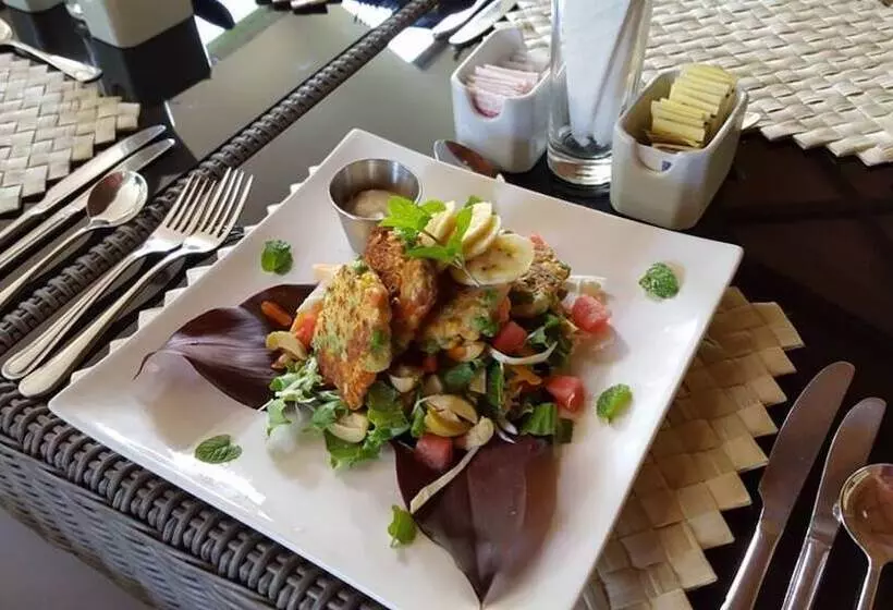 استراحتگاه Orator Hotel Samoa