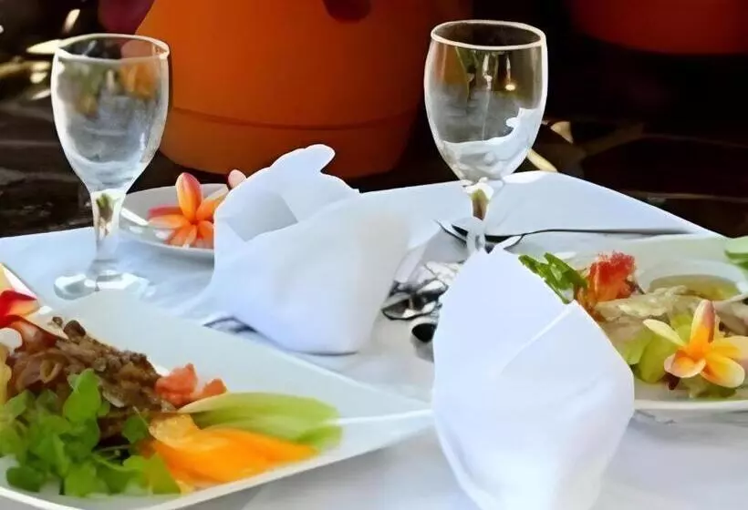 استراحتگاه Orator Hotel Samoa