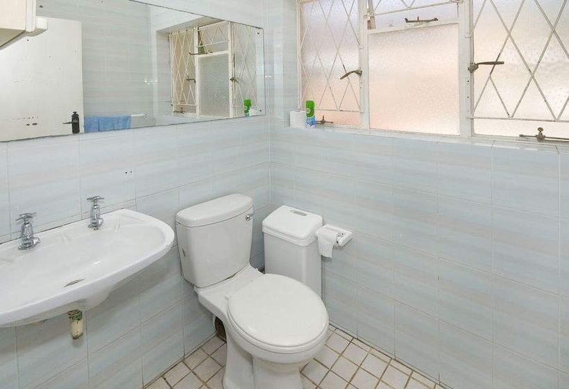 הוסטל Lungile Backpackers Lodge