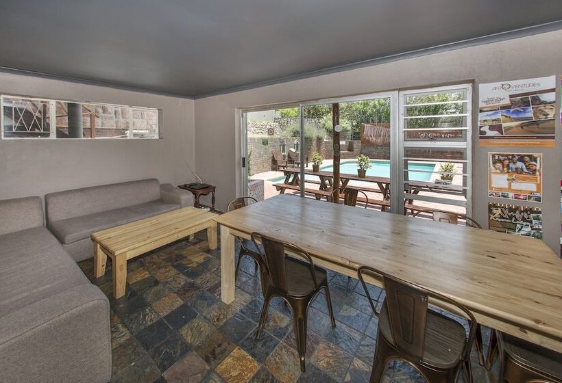 הוסטל Lungile Backpackers Lodge