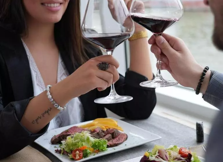 Отель Restaurant Brasserie Feestzaal Ahoi, Kortrijk